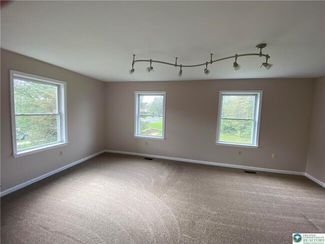 Photo - 207 Stephanie Dr