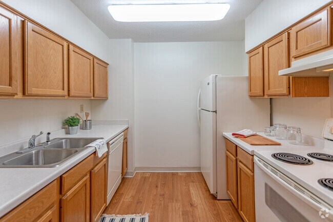 1BR, 1BA - 570 - 1,210SF