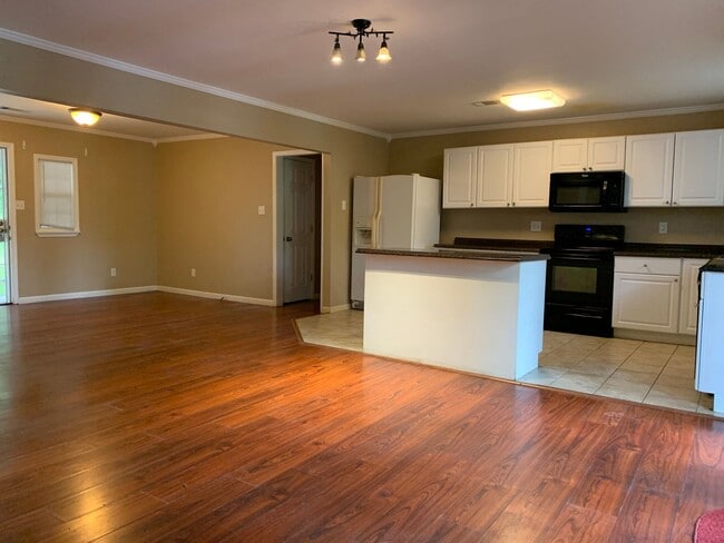 1306 E Twin Lakes Dr