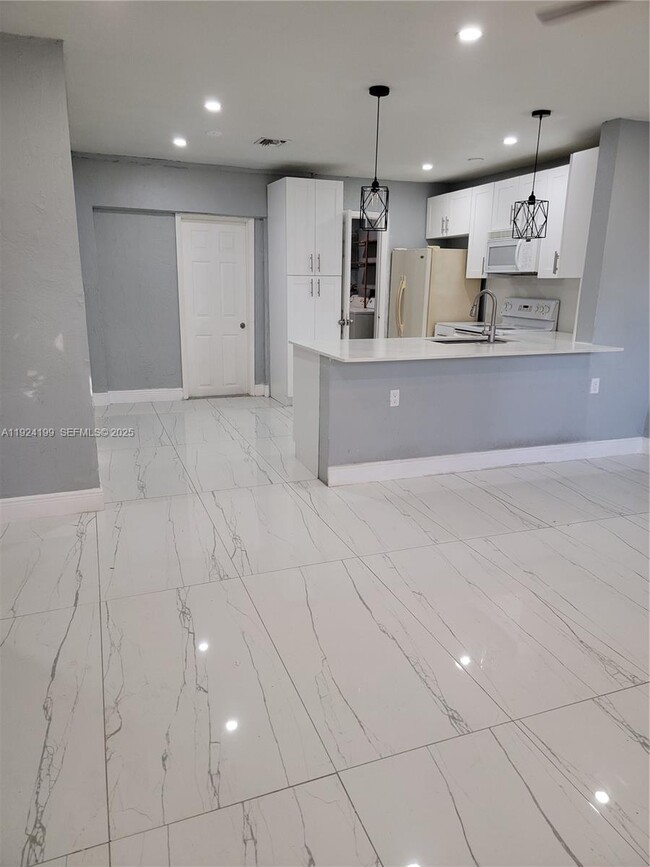 Photo - 1710 SW 70th Way Unit 1710