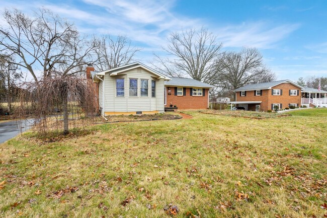 Photo - 3 Bedroom / 2.5 Bath Home ? Johnson City, TN