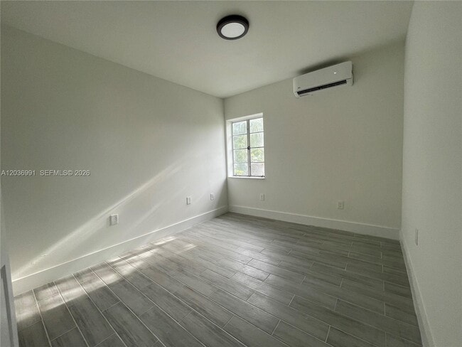Photo - 455 NE 62nd St Unit 2