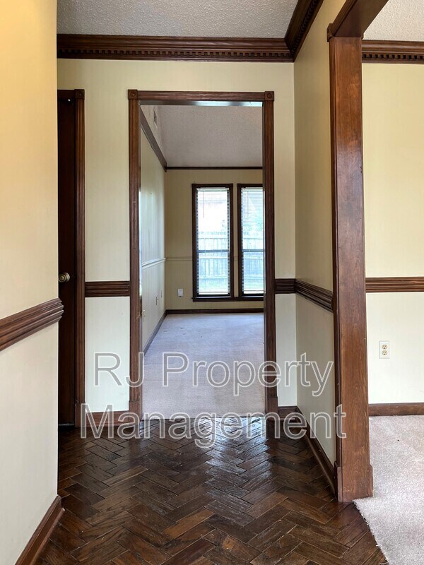 Photo - 421 Griffon Dr