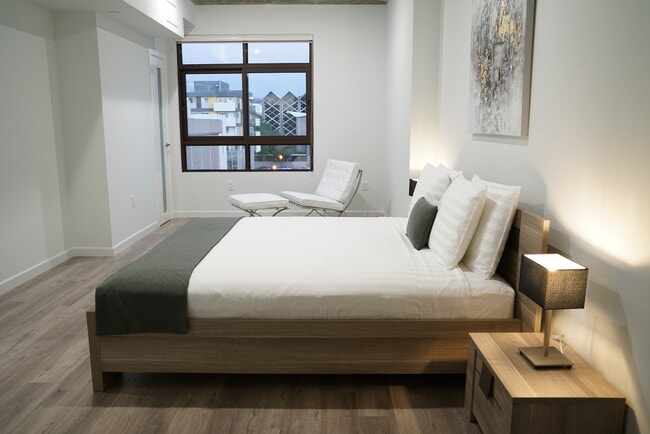 Tipo D - Maia Avira at Glendale