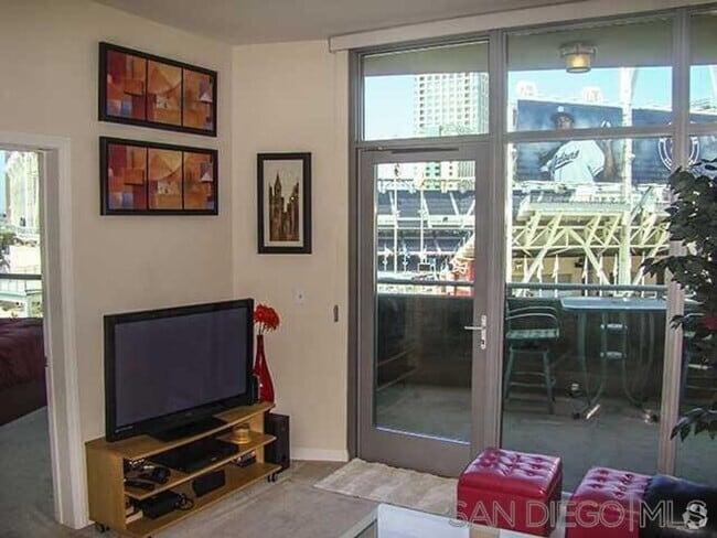 Building Photo - Beautifully Furnished Condo Right Across f... Unit 722