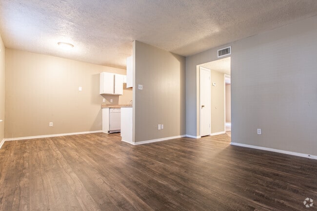 2 BR, 1 BA - 793 SF - B2