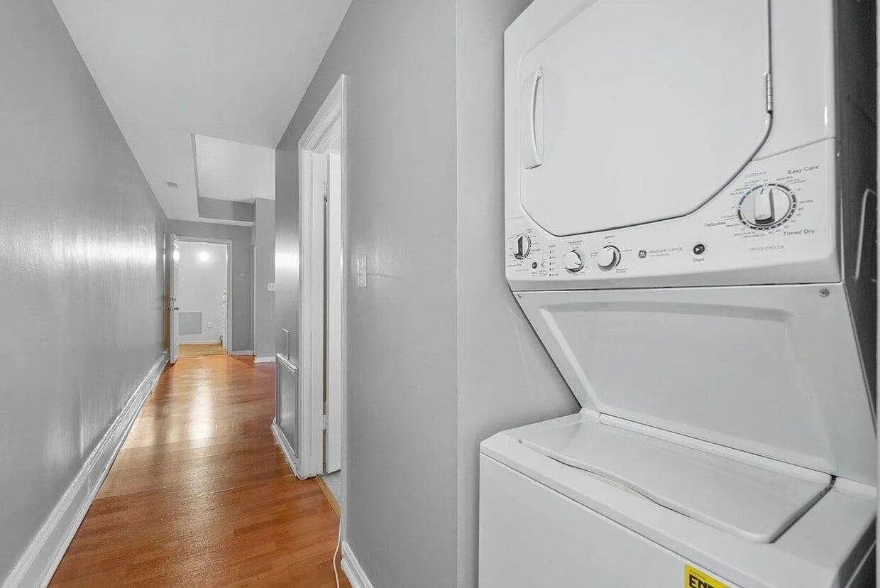 Photo - 22 W 25th St