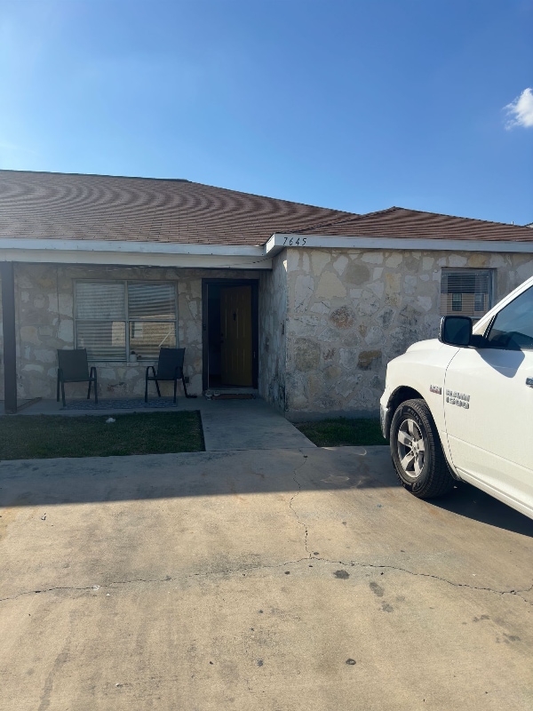 Building Photo - 7643 Oak Chase Rental