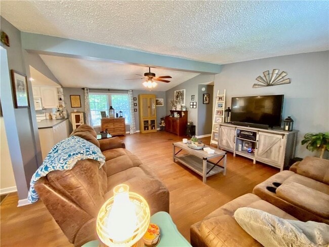 Photo - 148 Pine Tree Path