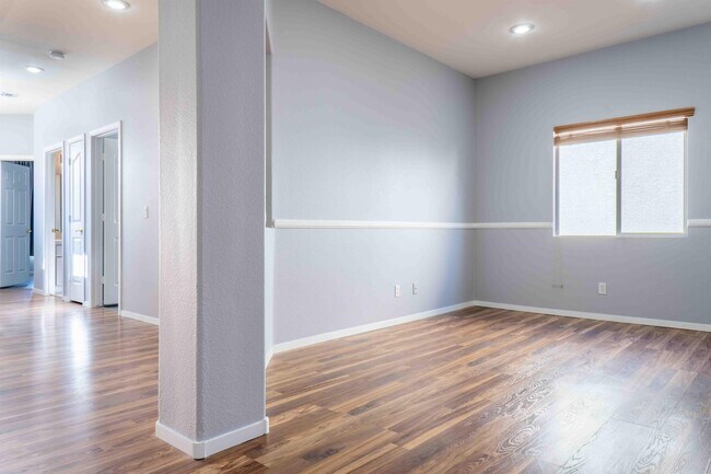 Photo - 10530 Santerno St