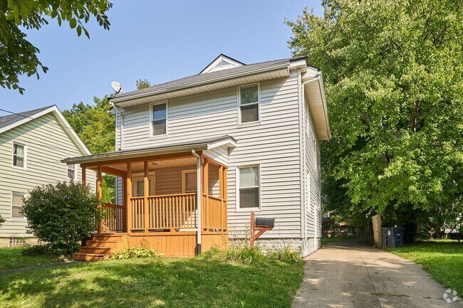 Building Photo - Beautiful Remodel in Goodyear Heights Rental