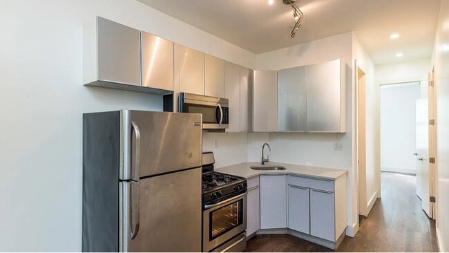 Photo - 222 Suydam St