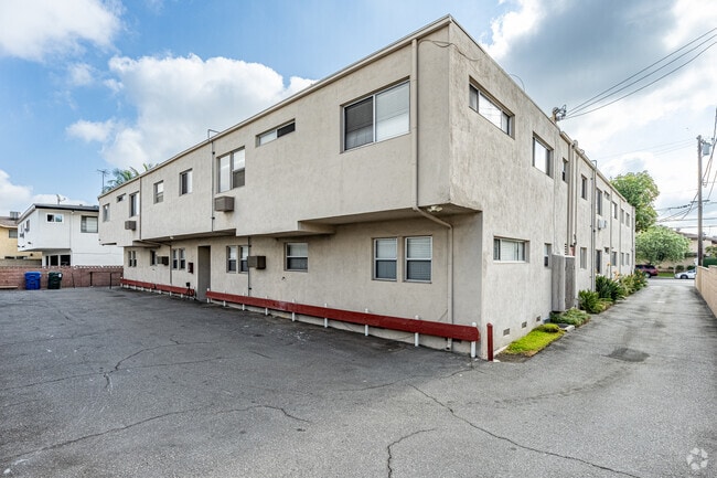 Alternar - 10327 Downey Ave.