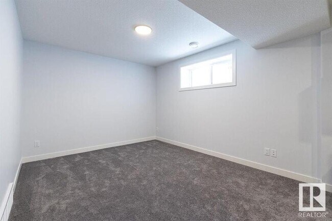 Photo - 32 Rosewood Wy