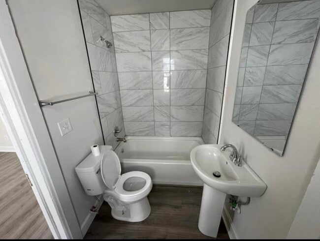 Photo - 1528 W Maxwell Ave