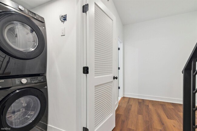 Photo - 2 br, 1 bath Triplex - 2554 FRANKFORD AVE ... Unit 103