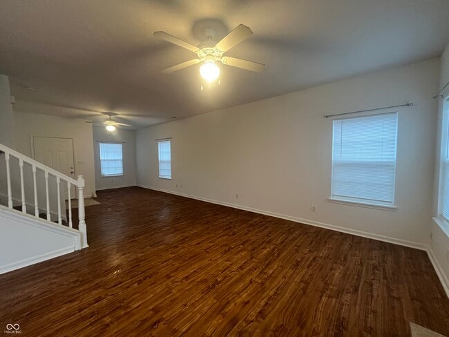 Photo - 857 Hildebrand Dr