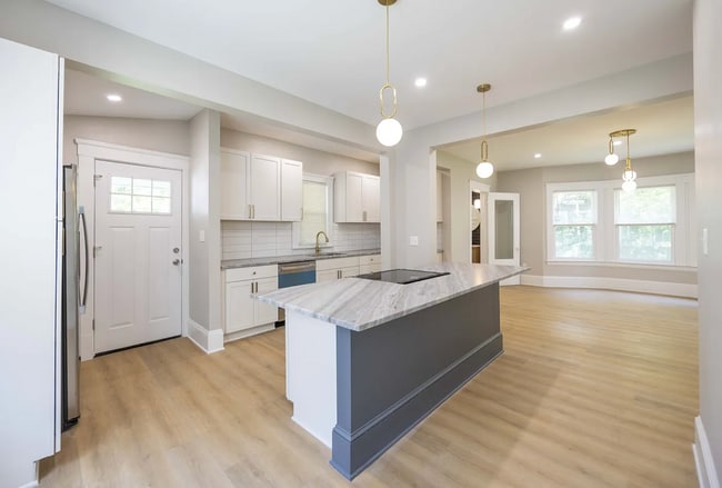 Photo - 1496 E 107th St