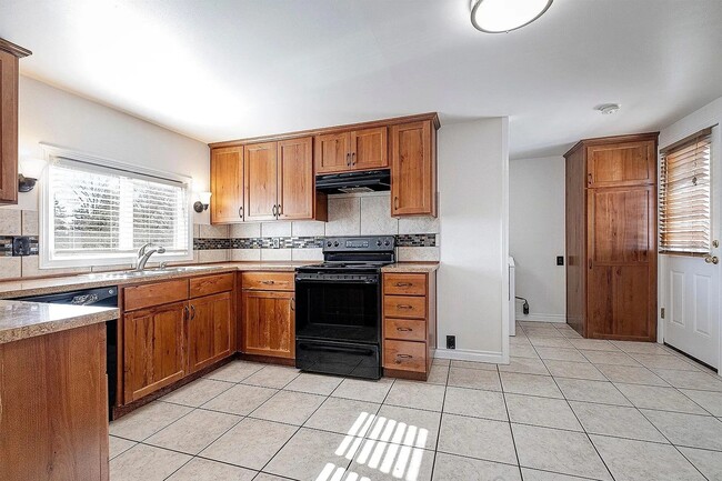 Photo - 757 S 8th Ave
