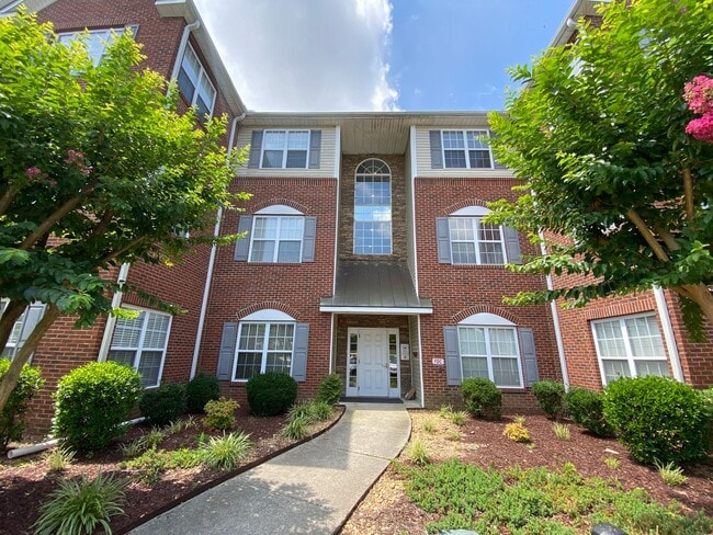 Building Photo - 6981 Hanesbrook Cir Unit 202 Rental