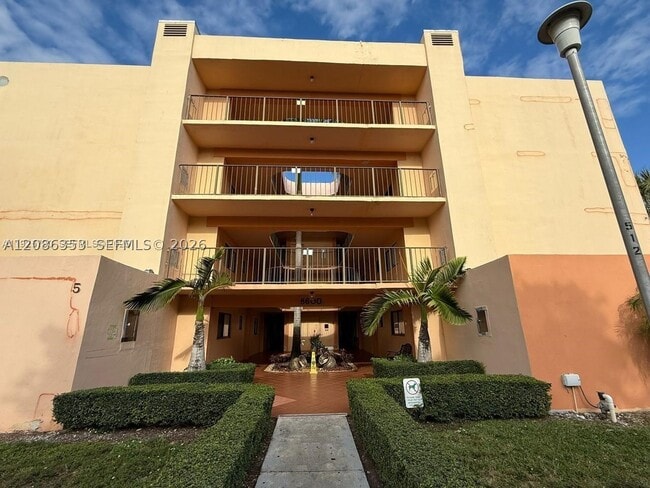 Building Photo - 8600 SW 133rd Avenue Rd Unit 310