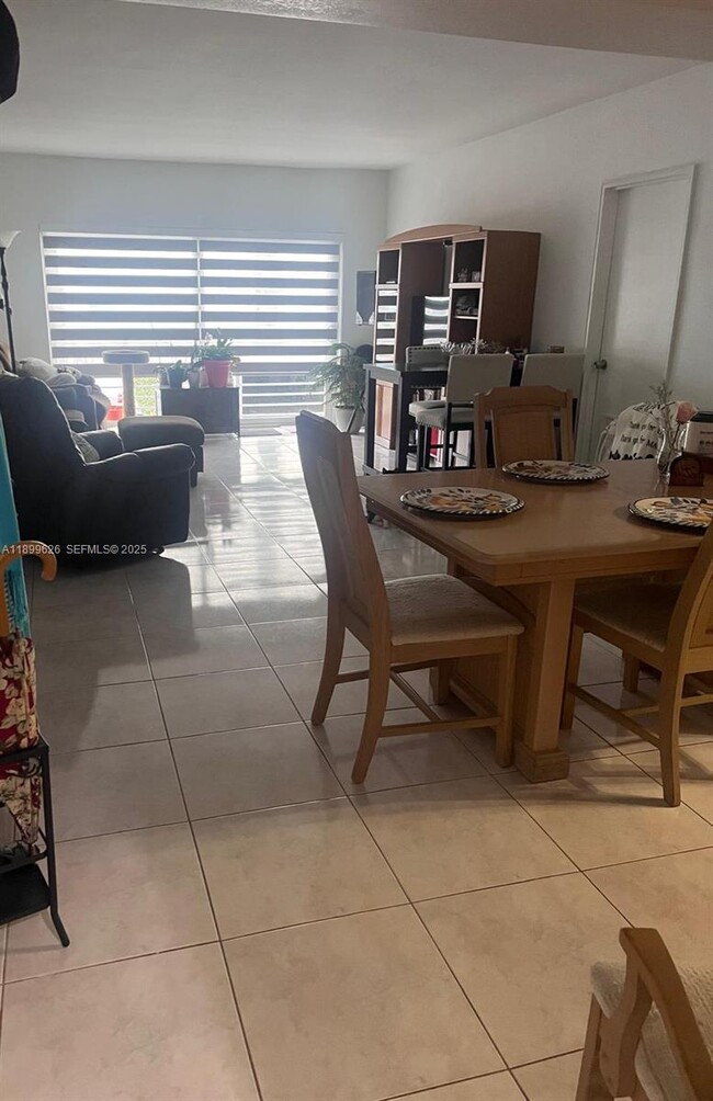 Photo - 1880 S Treasure Dr Unidad 2C