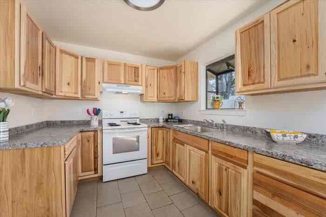 Photo - 2940 Oak St