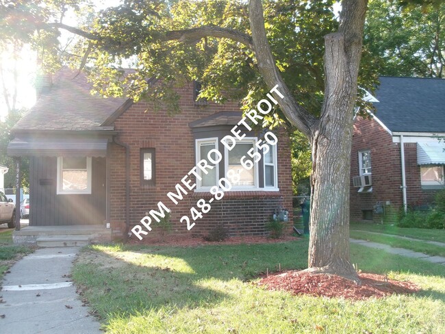 MOVE IN READY 3 BEDROOM BUNGALOW in DETROIT - MOVE IN READY 3 BEDROOM BUNGALOW in DETROIT House