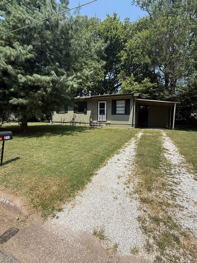 Building Photo - 2 bedroom/1 bathroom Rental