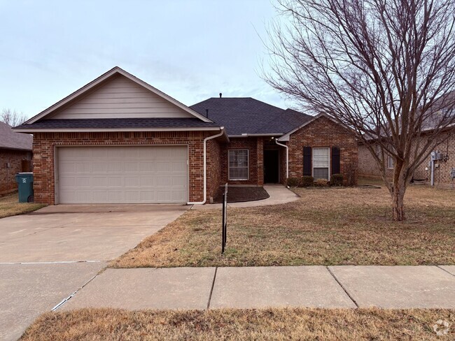 Building Photo - Three bedroom home in Edmond!