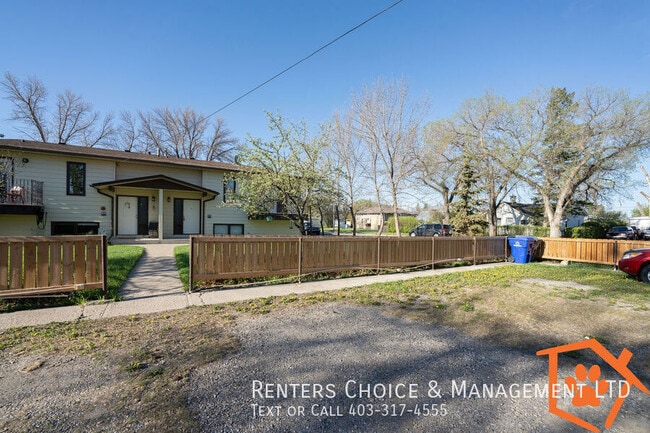 Photo - Pet Friendly Townhouse In Claresholm Close To Amenities
