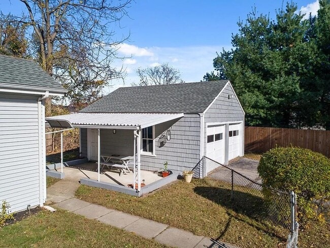 Photo - 17 Rhodes Ave