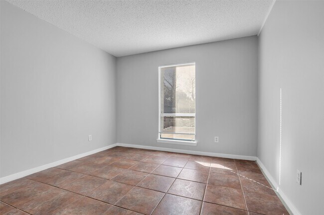 Building Photo - 7655 S Braeswood Blvd Unit 31