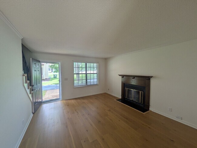 Photo - 1107 Quail Ct W