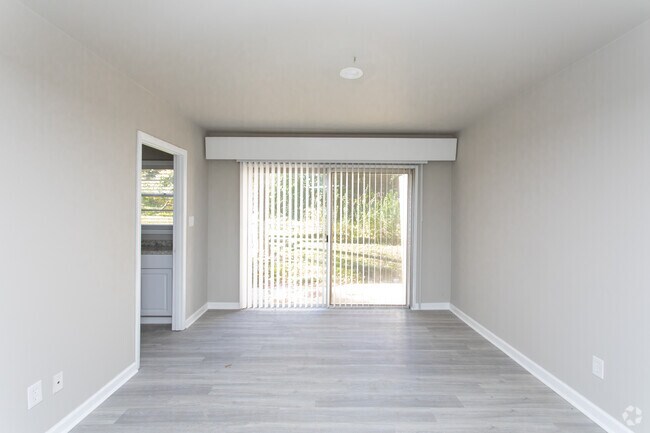 2BR, 2BA - 1400SF