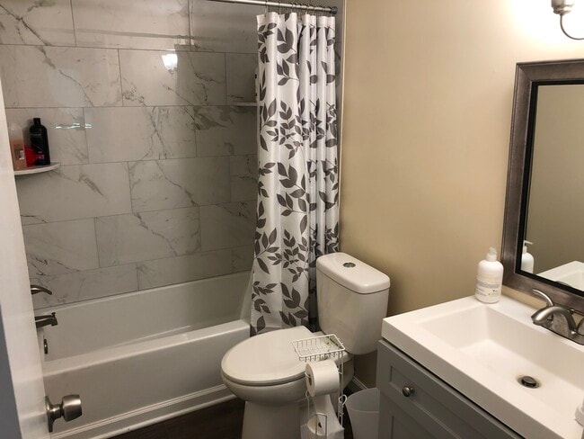 Building Photo - 415 Oak Manor Ave NE Rental