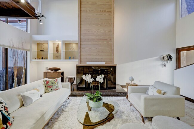 Photo - 2117 1/2 Hazard St