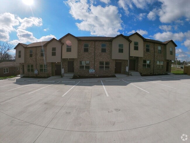 Building Photo - For Lease - Townhome. Hartsville, TN