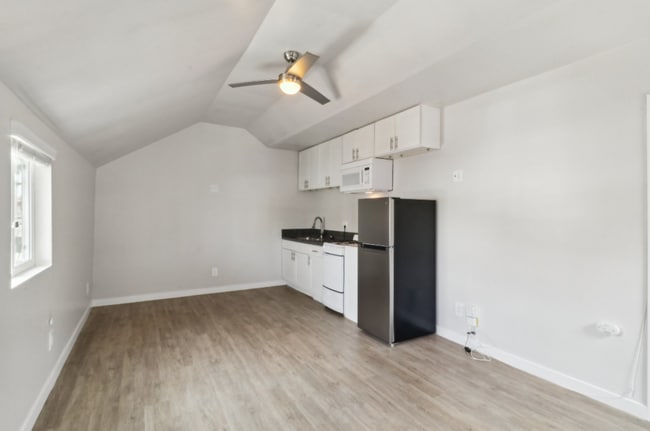 Photo - Experience Coastal Living -  Charming Studio Cottage Just a Stroll from Ocean Beach! Unidad 5137 - 01