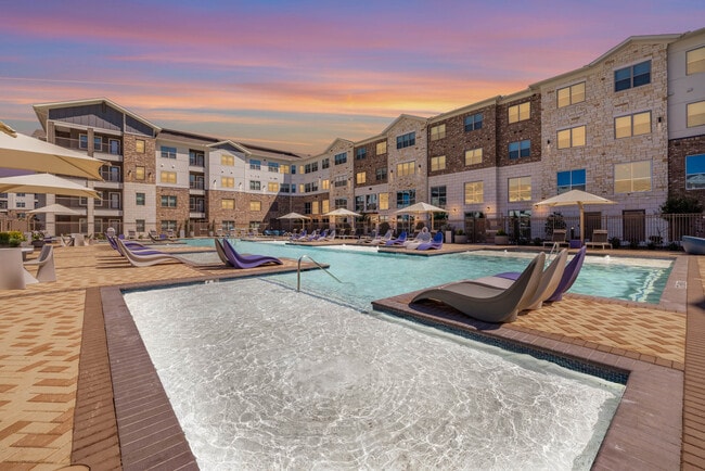 Resort-Style Salt-Water Pool with Sun Shelf - The Ownsby Rental