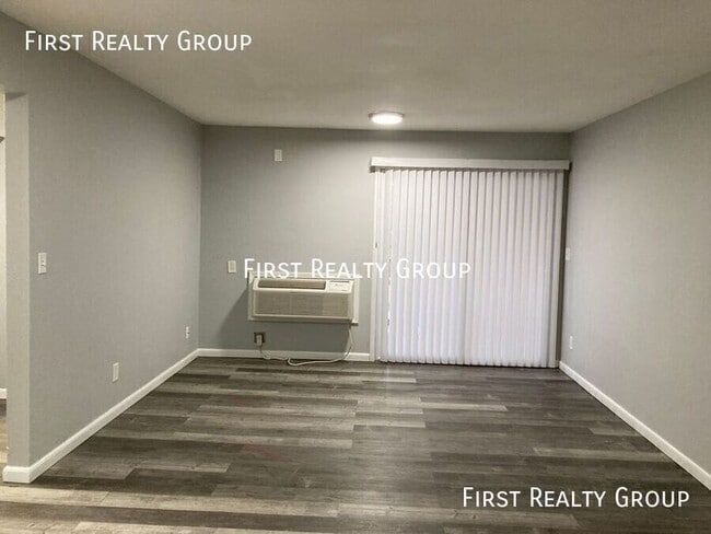 Photo - 305 N Broadway-#7 Unidad #7