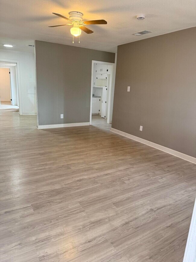 Photo - 1801 E 2nd St