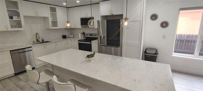 Photo - 420 NE 90th St