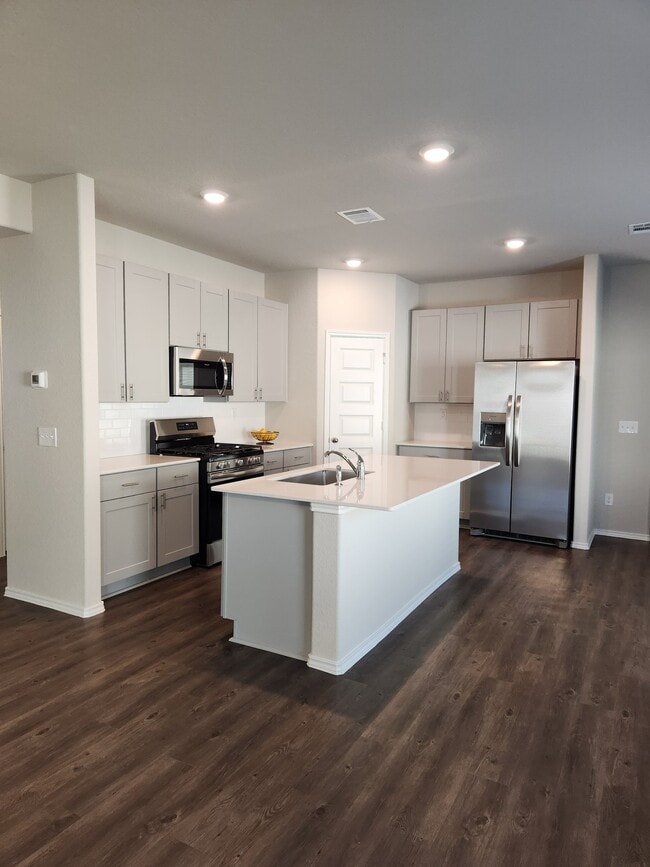 Photo - 260 Gallant Front Trl