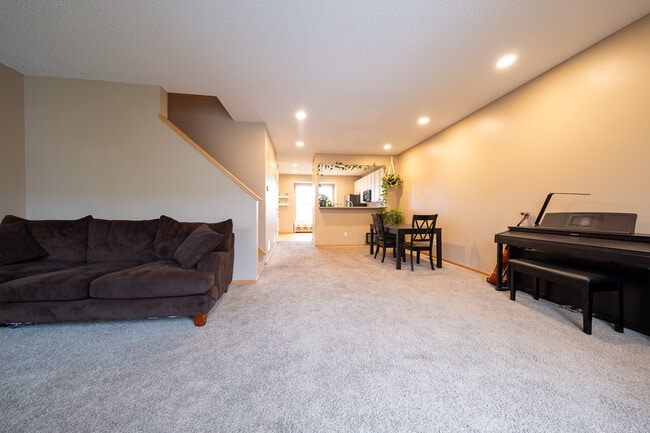 Photo - 706 Village Pkwy