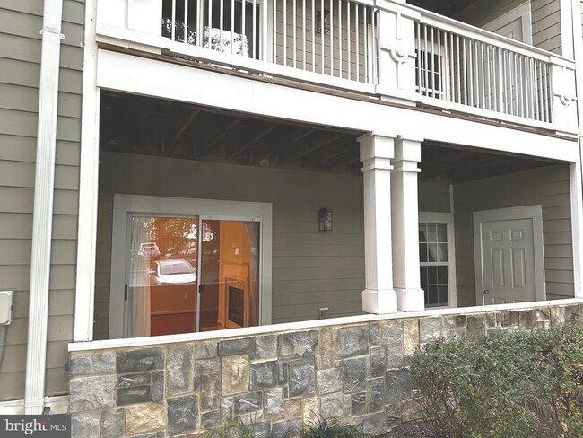 Building Photo - 1701 Lake Shore Crest Dr Unit 11 Rental
