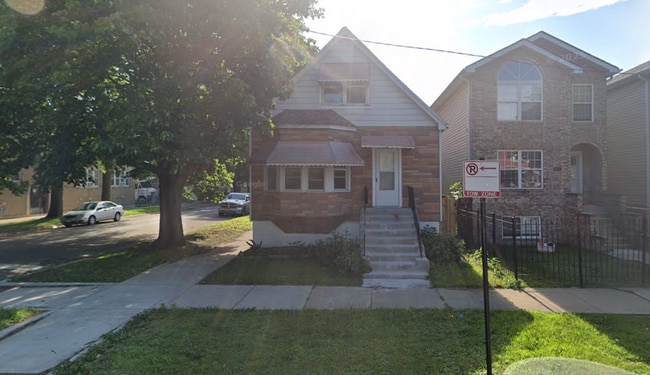 Building Photo - Freshly Renovated 5-Bedroom Home in South ... Unit Main House