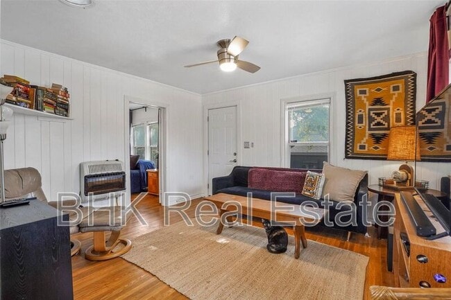 Photo - 1915 Clover Ln