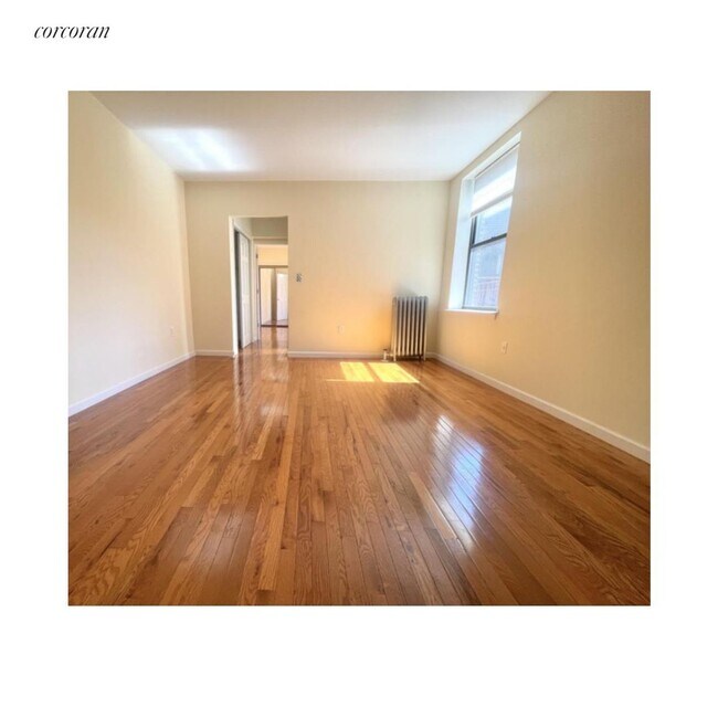 Photo - 585 Isham St