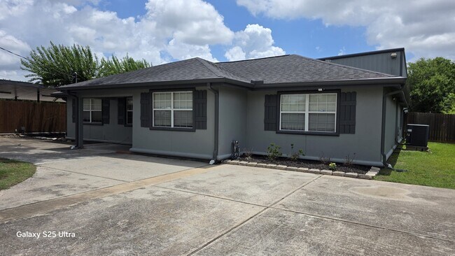 Photo - 2098 Harland Dr